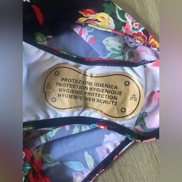 NWT … S.XIANZI “Size: 50” Floral Swimsuit - Picture 3 of 5